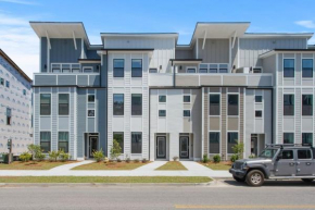 Trendy Park Circle Townhome